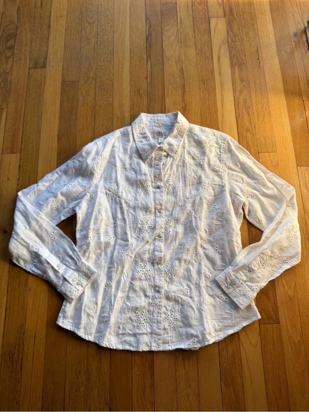 NEW Ryan Michael white eyelet linen snap shirt